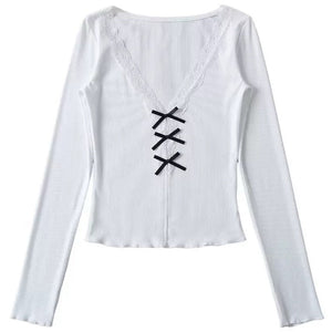VILZSTUDIOS Stylish lace-trimmed V-neck top for trendy outfits