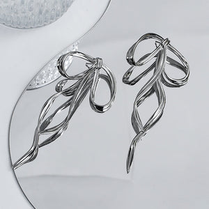 VILZSTUDIOS Stylish metallic bow earrings made from zinc alloy