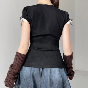 VILZSTUDIOS Stylish ruched top with square neckline and lace details