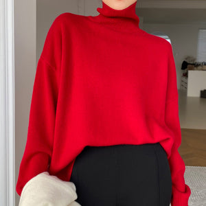 VILZSTUDIOS Chic streamlined fall sweater from VILZSTUDIOS
