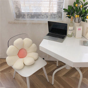 VILZSTUDIOS Cushy flower-shaped pillow for stylish home decor