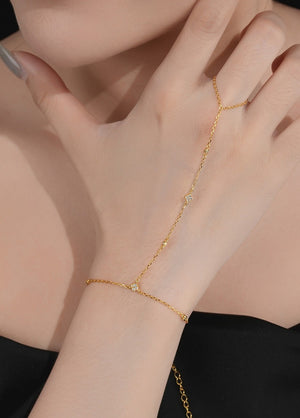 VILZSTUDIOS silver-tone clover hand chain bracelet