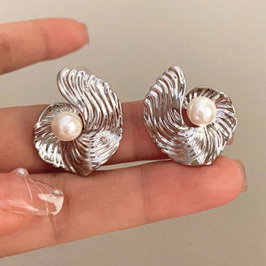 VILZSTUDIOS Elegant shell earrings for stylish accessories
