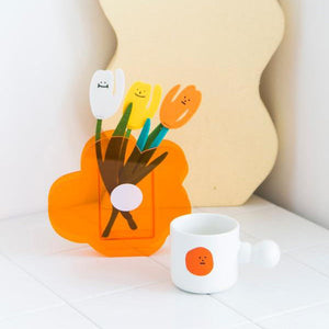VILZSTUDIOS Acrylic vase in contemporary artistic design