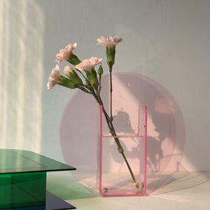 VILZSTUDIOS Acrylic vase in contemporary artistic design