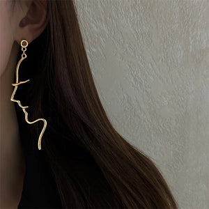 VILZSTUDIOS Minimalist face outline earrings in zinc alloy