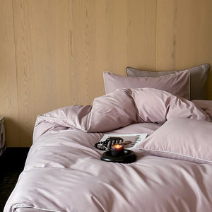 VILZSTUDIOS Neutral and pastel solid-color bedding set with contrast piping on the duvet cover and matching pillowcases