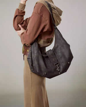 VILZSTUDIOS Stylish hobo bag with star hardware and shoulder strap