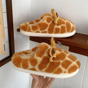 VILZSTUDIOS Cozy plush slippers in the shape of a giraffe