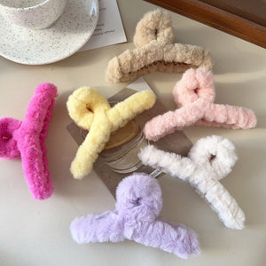 VILZSTUDIOS Plush hair claw clip for stylish hair accessories