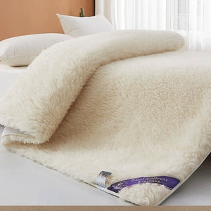 VILZSTUDIOS cream-white wool mattress pad with fluffy pile and diamond-quilted reverse
