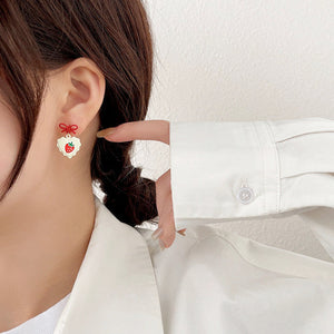 VILZSTUDIOS Cute strawberry dangle earrings for stylish accessories