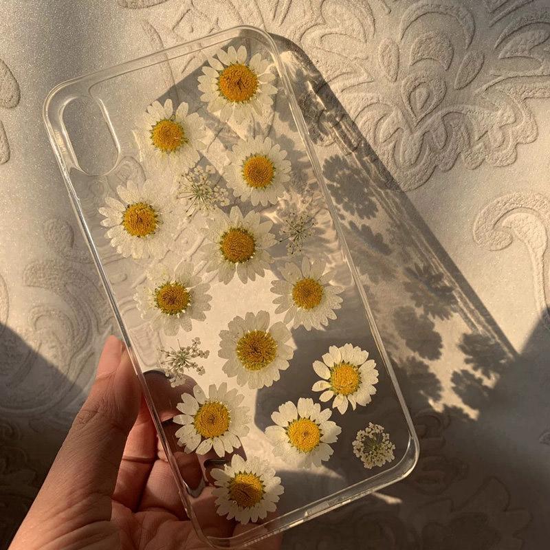 VILZSTUDIOS Daisy phone case for stylish protection