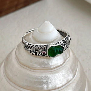 VILZSTUDIOS silver-tone ornate baroque ring with dark green cabochon