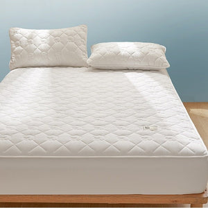 VILZSTUDIOS neutral cotton fitted sheet with diamond quilting and small floral motifs
