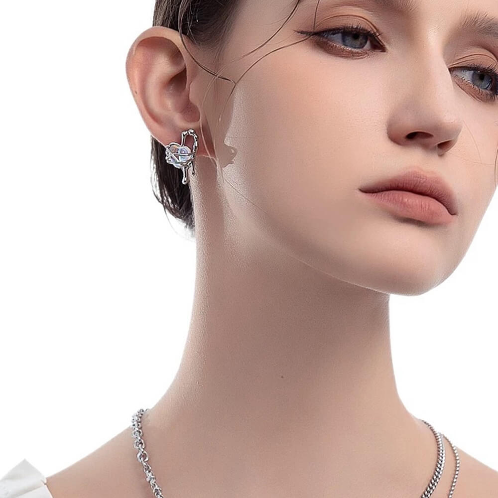 VILZSTUDIOS Stylish heart earrings made from zinc alloy