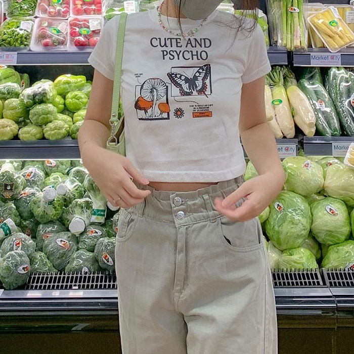 VILZSTUDIOS Edgy and playful crop top for stylish streetwear