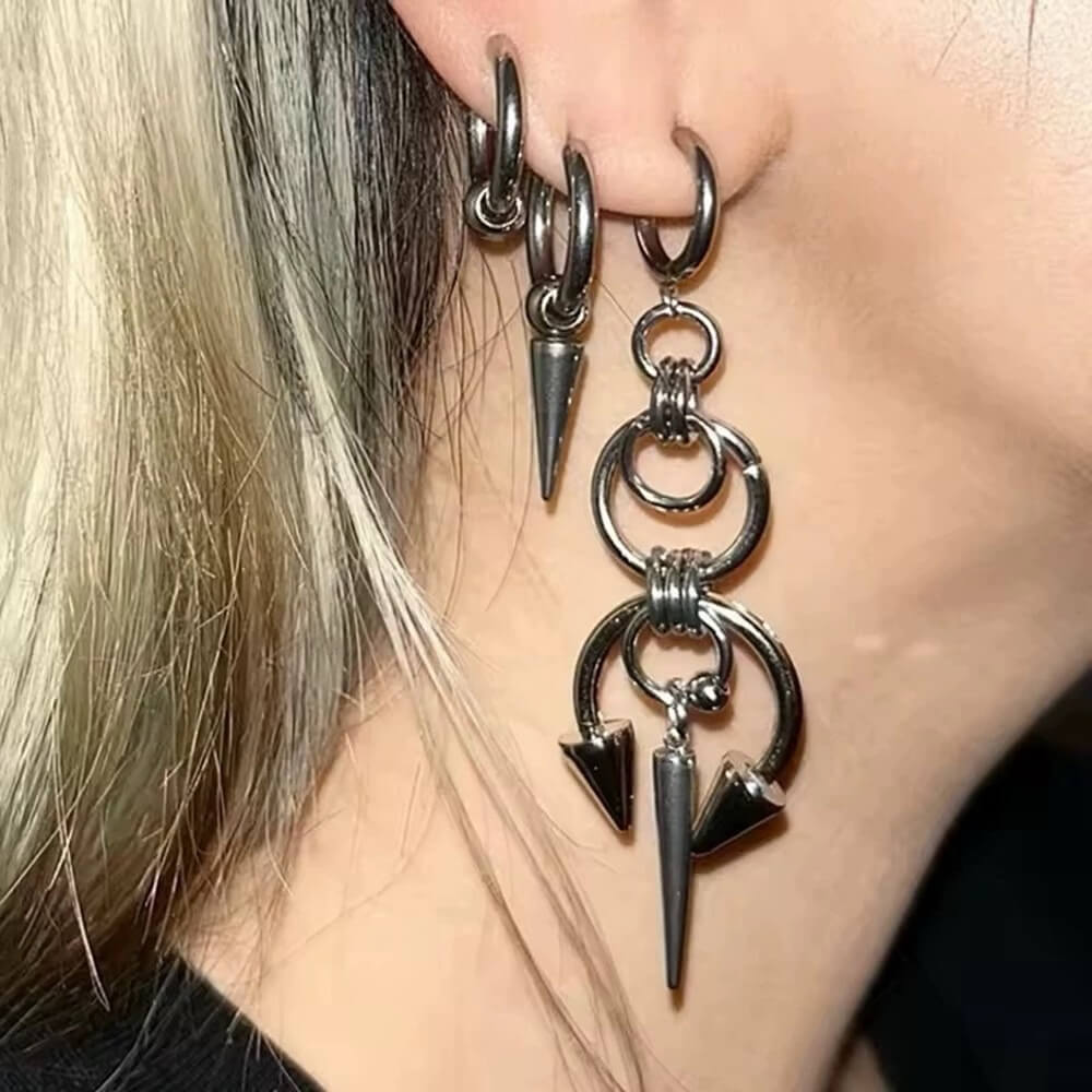VILZSTUDIOS Edgy spike statement earrings made of zinc alloy