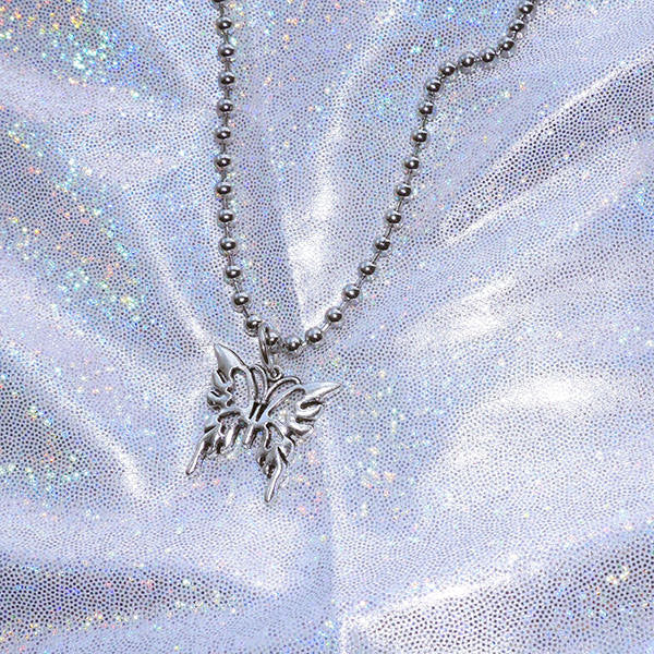 VILZSTUDIOS Elegant butterfly pendant necklace