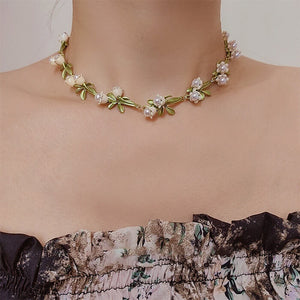VILZSTUDIOS Stylish floral choker accessory