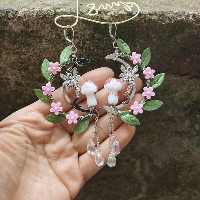 VILZSTUDIOS Stylish earrings with a woodland theme