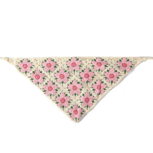 VILZSTUDIOS Floral crochet triangle bandana with pink flowers and green leaves