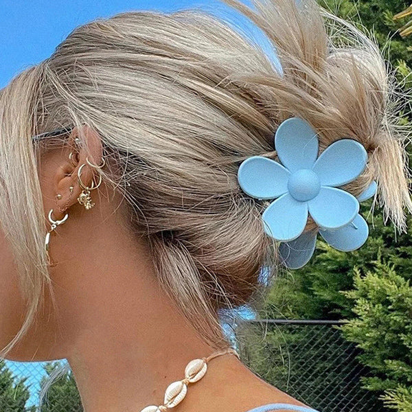 VILZSTUDIOS Floral hair claw accessory for styling