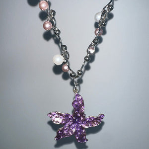 VILZSTUDIOS Floral oversized pendant choker with metallic links and pearl details