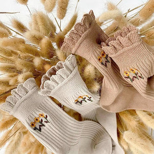 VILZSTUDIOS Stylish floral ruffle socks for fashion enthusiasts