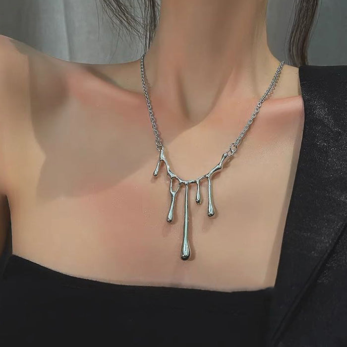 VILZSTUDIOS Fluid drop inspired pendant necklace