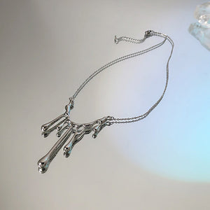 VILZSTUDIOS Fluid drop inspired pendant necklace