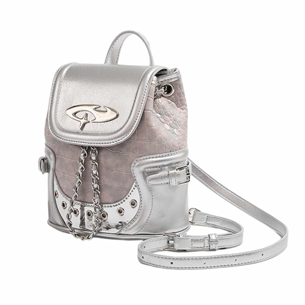 VILZSTUDIOS Stylish mini backpack with chain details and flap closure
