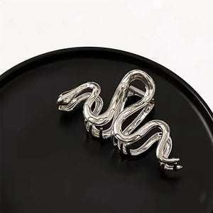 VILZSTUDIOS Metallic snake hair claw accessory