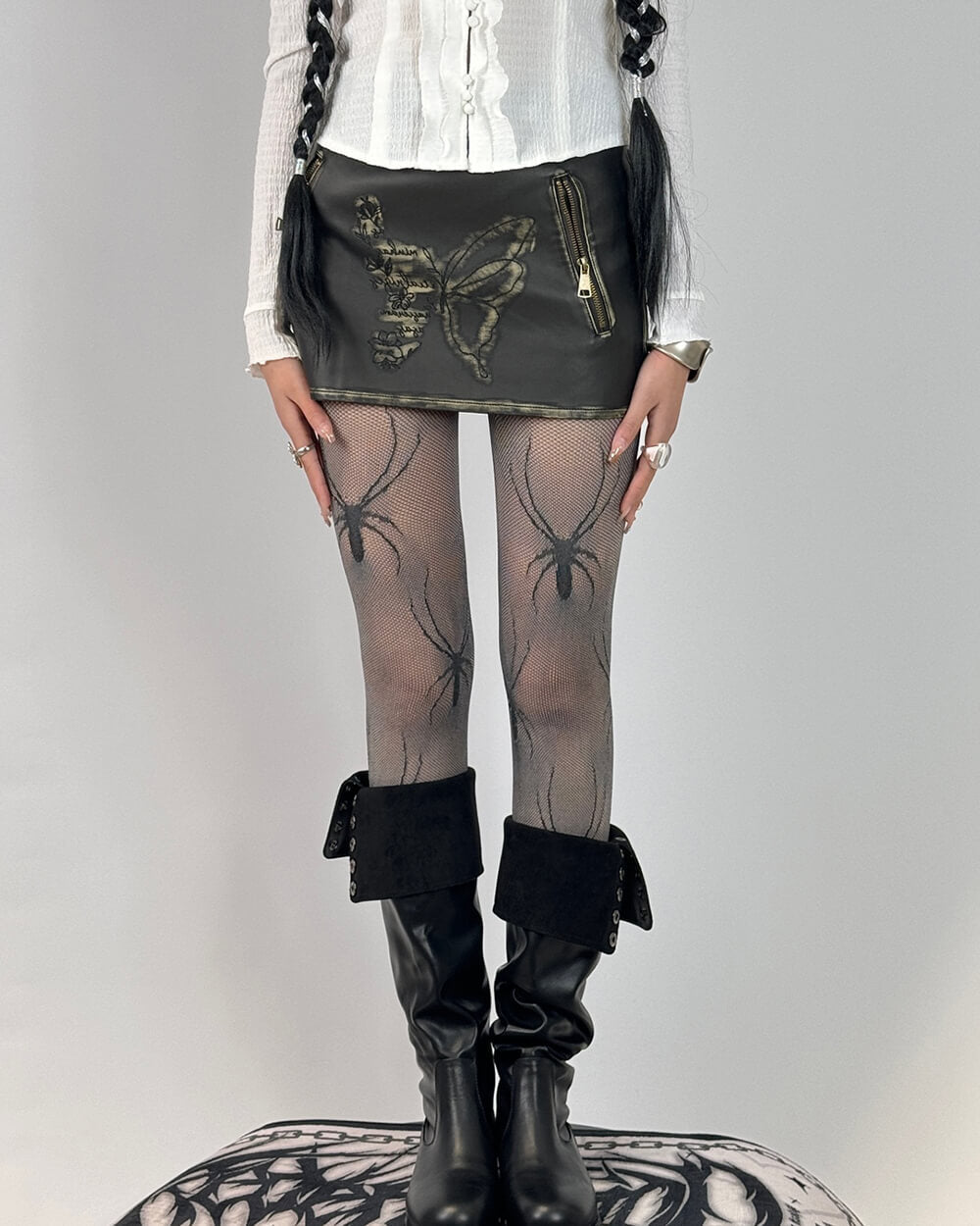 VILZSTUDIOS Stylish fishnet tights with spider design