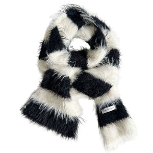 VILZSTUDIOS Cozy striped scarf with a fuzzy texture