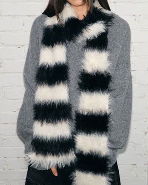 VILZSTUDIOS Cozy striped scarf with a fuzzy texture