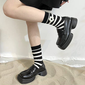 VILZSTUDIOS Stylish floral socks for streetwear fashion
