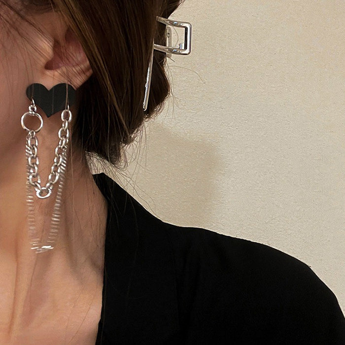 VILZSTUDIOS Stylish heart chain earrings for fashion enthusiasts