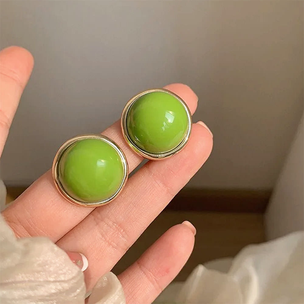 VILZSTUDIOS Stylish stud earrings with glossy green centers and gold outline