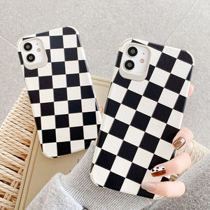 VILZSTUDIOS Stylish patterned iPhone case for protection