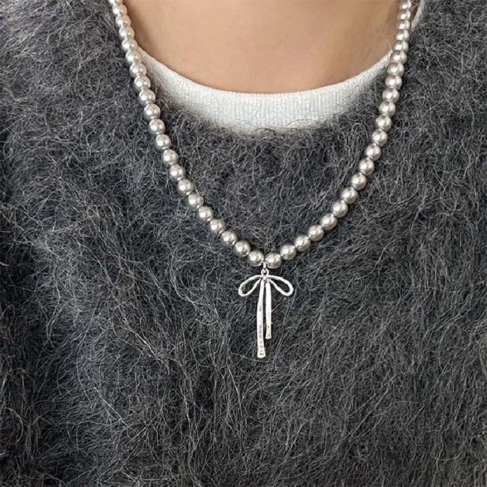 VILZSTUDIOS Elegant pearl necklace with bow pendant