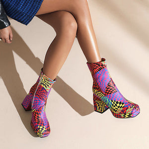 VILZSTUDIOS Fashionable platform boots with a checkered design