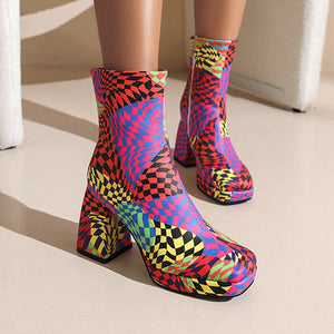 VILZSTUDIOS Fashionable platform boots with a checkered design