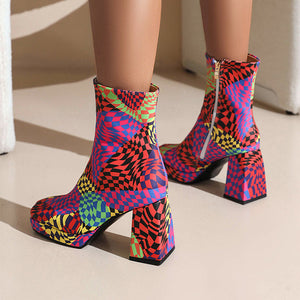 VILZSTUDIOS Fashionable platform boots with a checkered design