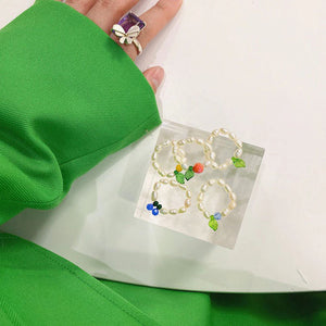 VILZSTUDIOS Vibrant beaded fruit ring with stretchy design