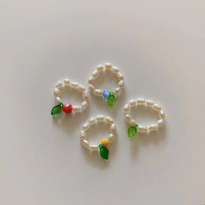 VILZSTUDIOS Vibrant beaded fruit ring with stretchy design