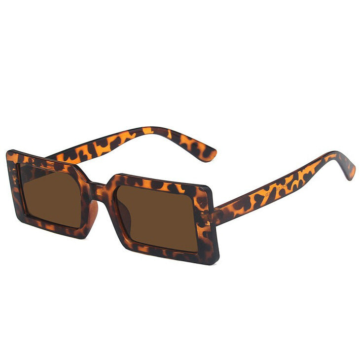 VILZSTUDIOS Stylish oversized rectangular sunglasses with tinted lenses