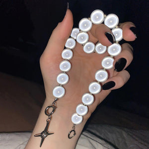 VILZSTUDIOS Reflective pearl choker necklace with rhinestones