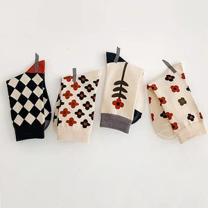 VILZSTUDIOS Retro aesthetic crew socks for streetwear fashion
