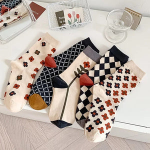 VILZSTUDIOS Retro aesthetic crew socks for streetwear fashion